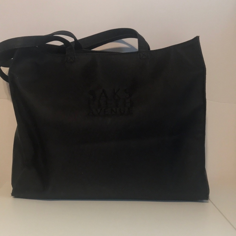 SAKS FITH AVENUE Nylon Bag. Medium size